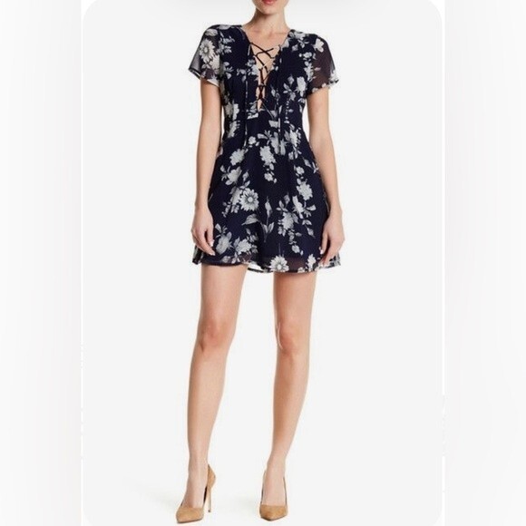 Nordstrom Lucca Couture deep lace up Vneck navy floral dress size medium - Picture 2 of 10